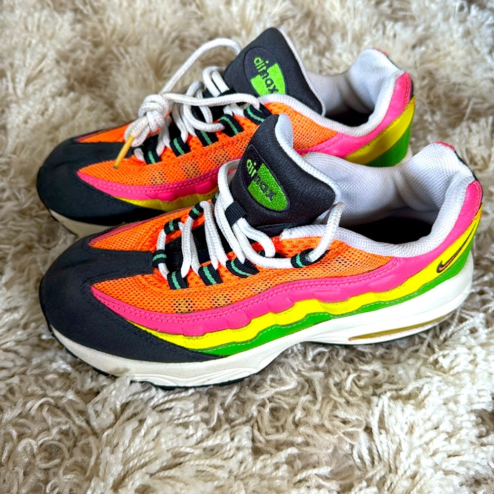 Nike Air Max 95 360 Rainbow SIZE 2.5 Y
